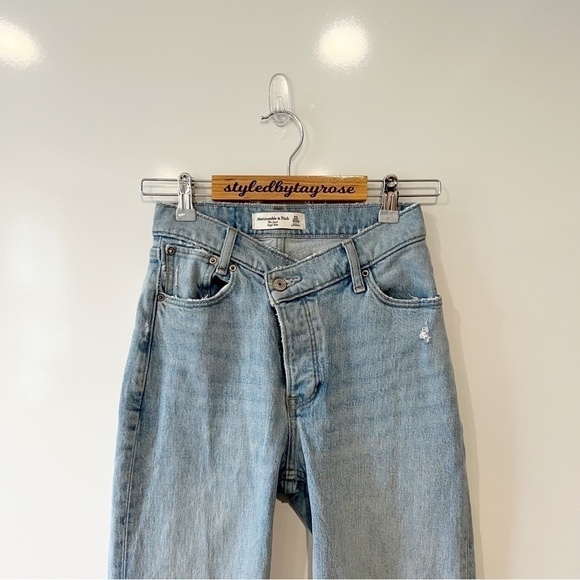 Abercrombie & Fitch High Rise Dad Jean Light With Criss-Cross Waistband - Picture 6 of 14